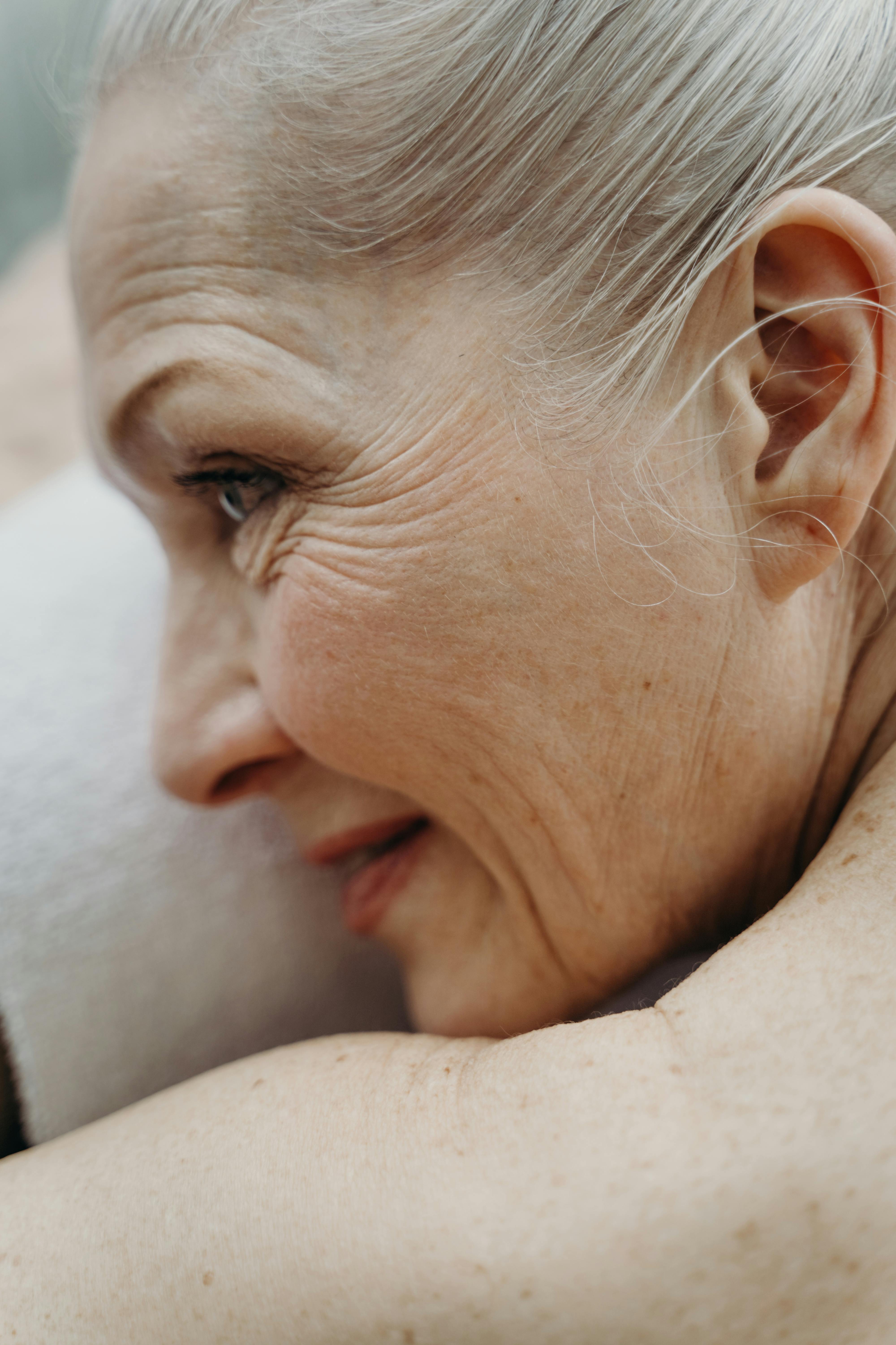 😴 Le sommeil des personnes âgées : comment mieux dormir naturellement après 65 ans - Sérénivie Box
